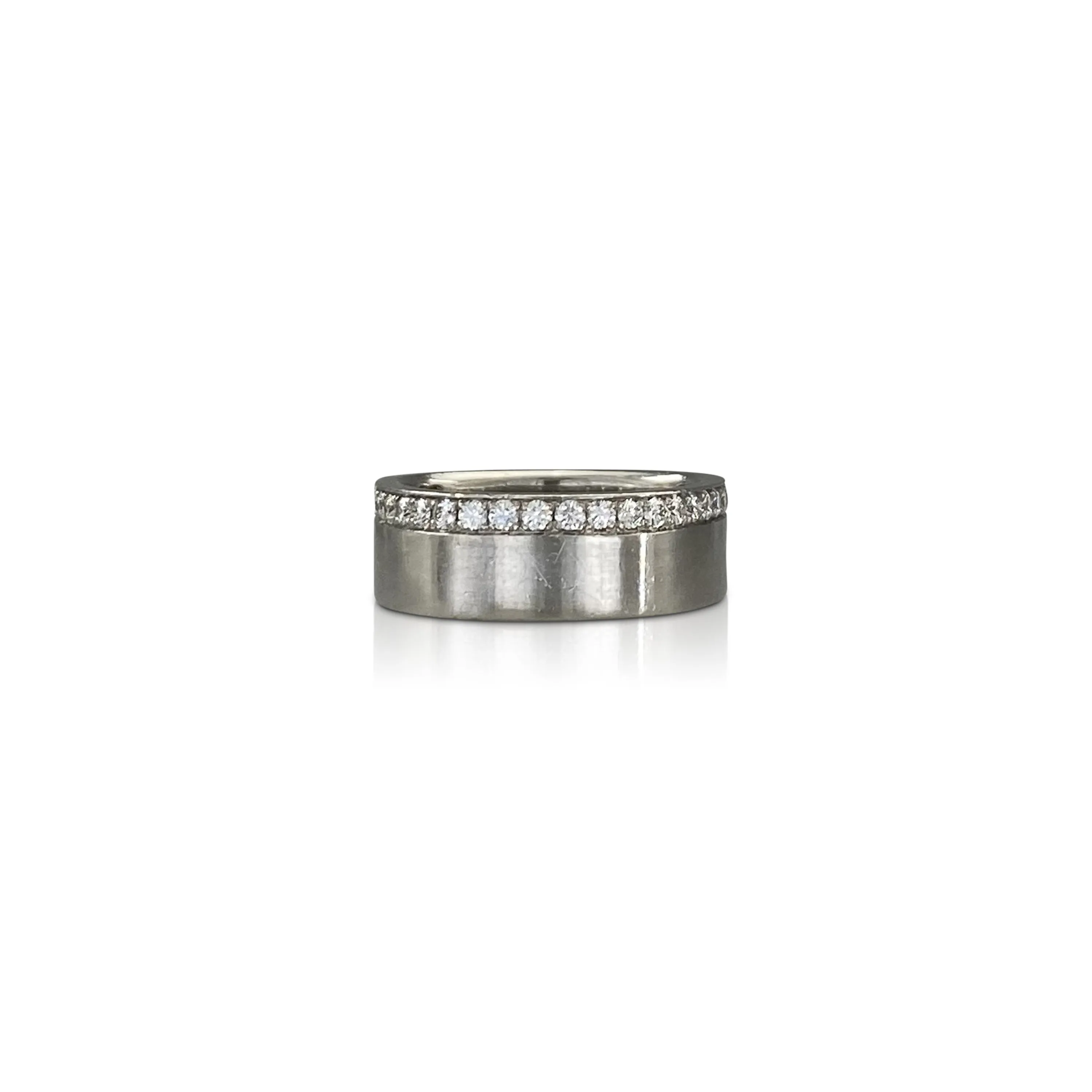 Diamond Edged Wide Band in Palladium